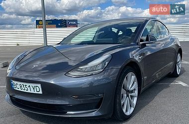 Седан Tesla Model 3 2018 в Львове