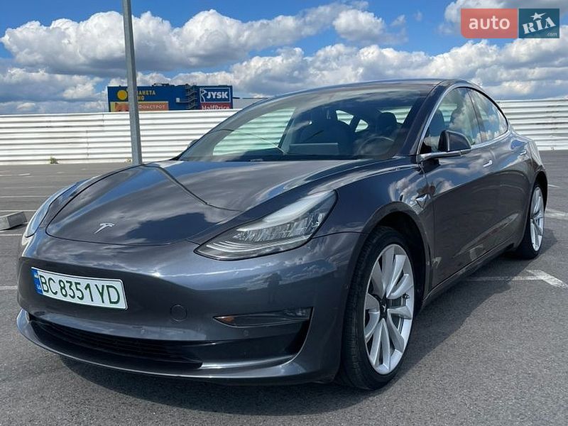 Седан Tesla Model 3 2018 в Львове