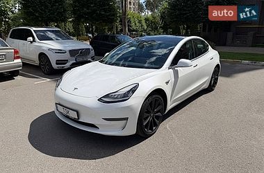 Седан Tesla Model 3 2020 в Киеве