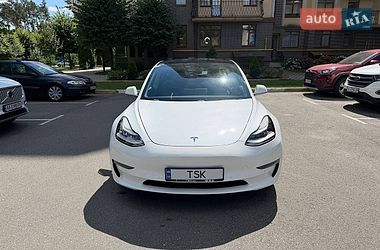 Седан Tesla Model 3 2020 в Киеве