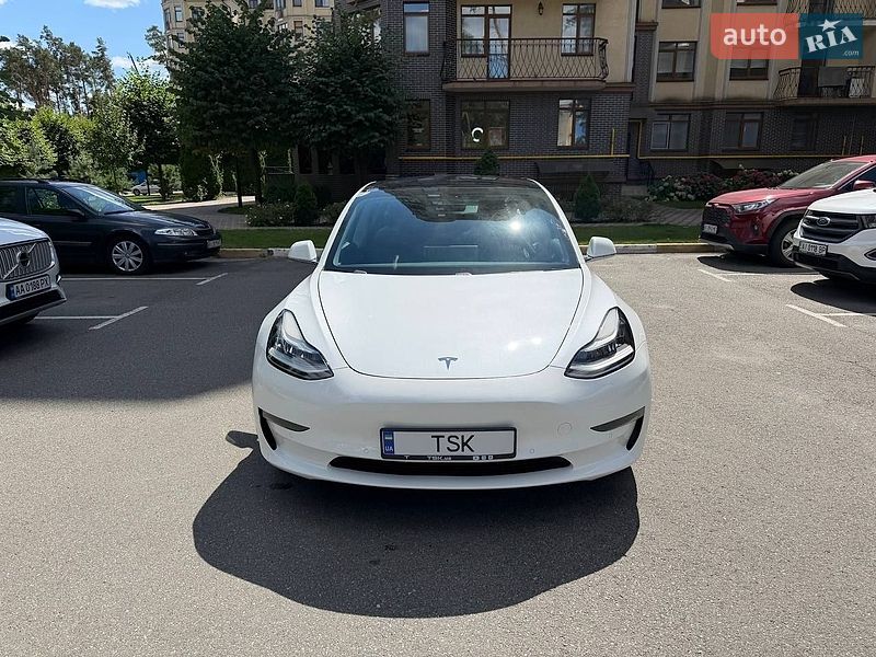 Седан Tesla Model 3 2020 в Киеве