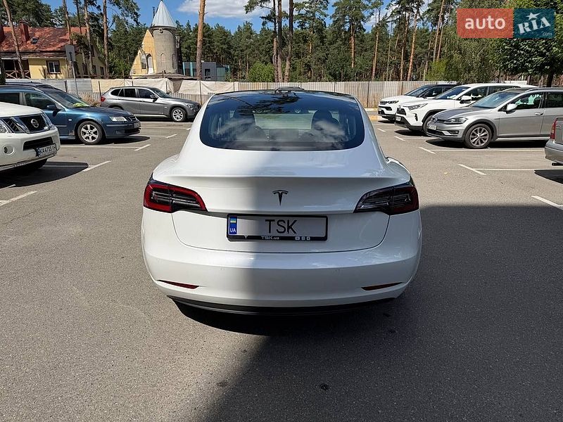 Седан Tesla Model 3 2020 в Киеве