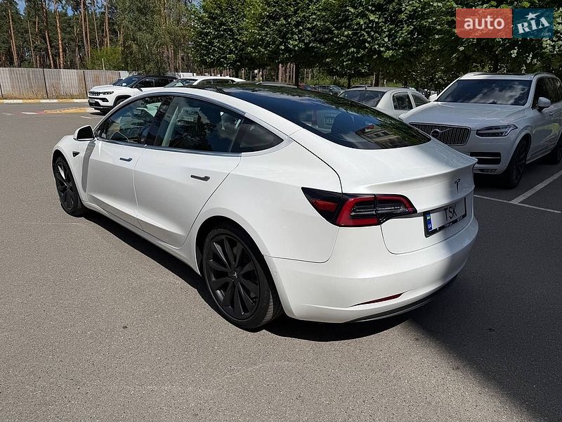 Седан Tesla Model 3 2020 в Киеве