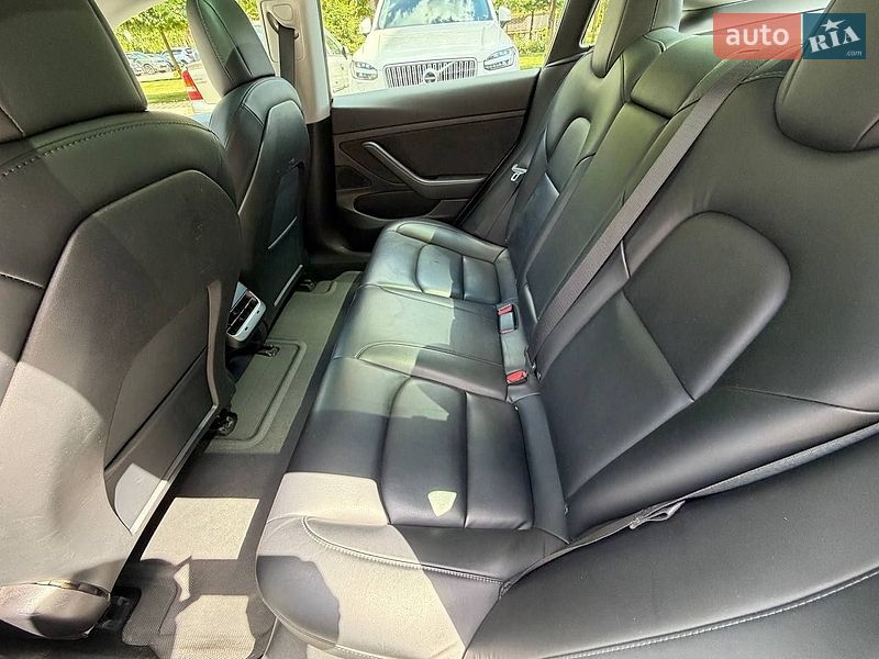 Седан Tesla Model 3 2020 в Киеве