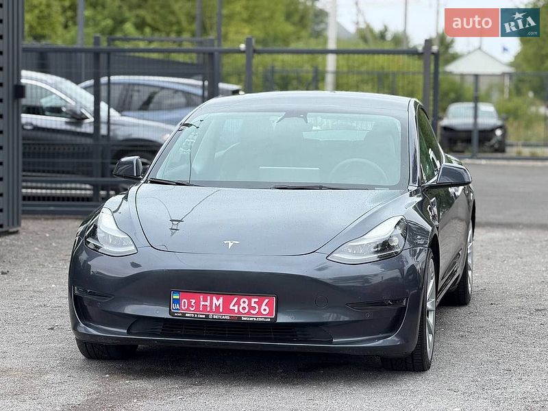 Седан Tesla Model 3 2022 в Львове