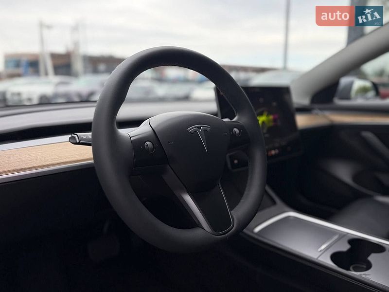 Седан Tesla Model 3 2022 в Львове