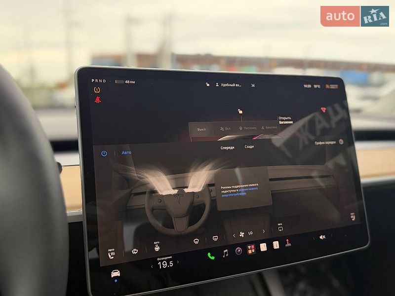 Седан Tesla Model 3 2022 в Львове