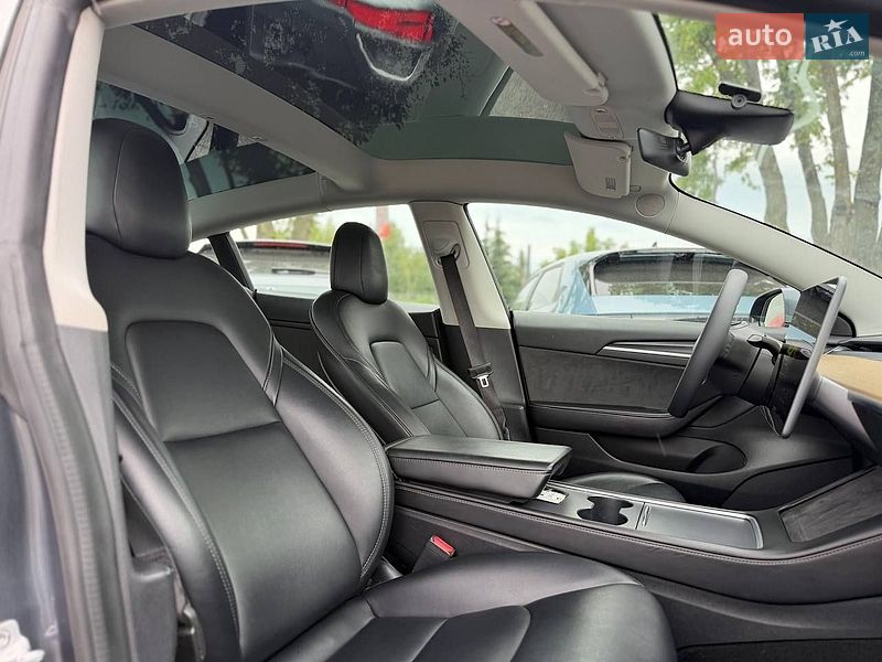 Седан Tesla Model 3 2022 в Львове