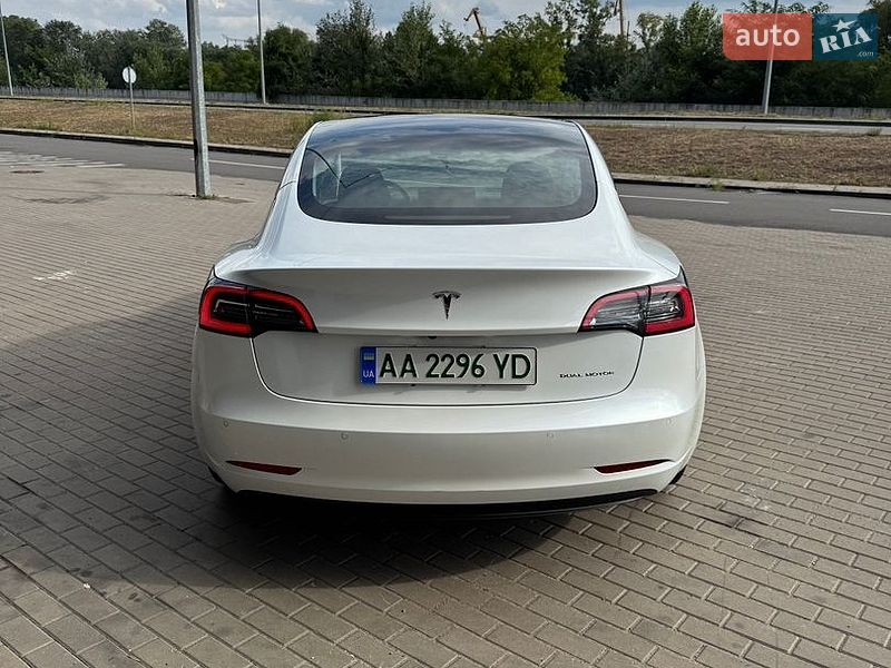 Седан Tesla Model 3 2021 в Києві