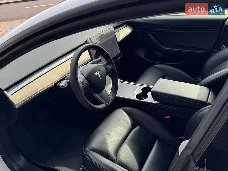 Седан Tesla Model 3 2021 в Києві