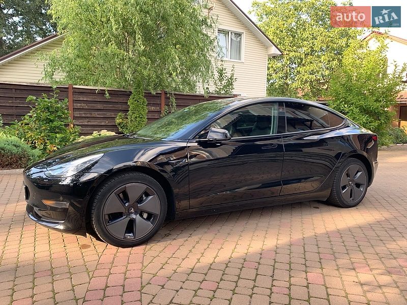 Tesla Model 3 2020