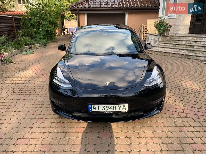 Седан Tesla Model 3 2020 в Ирпене