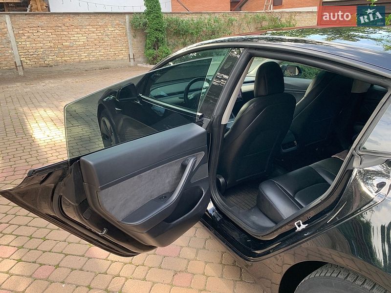 Седан Tesla Model 3 2020 в Ирпене