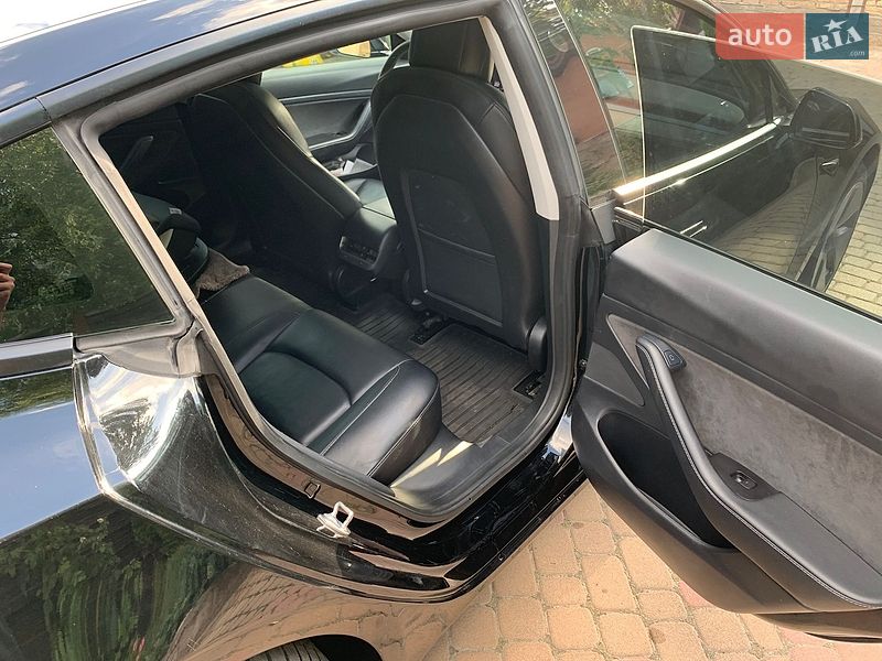 Седан Tesla Model 3 2020 в Ирпене