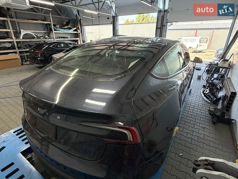 Седан Tesla Model 3 2025 в Києві фото 3 Седан Tesla Model 3 2025 в Києві