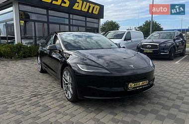 Седан Tesla Model 3 2024 в Мукачево