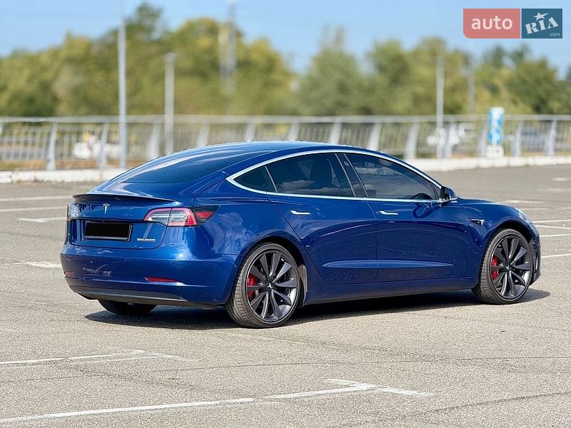 Седан Tesla Model 3 2019 в Киеве