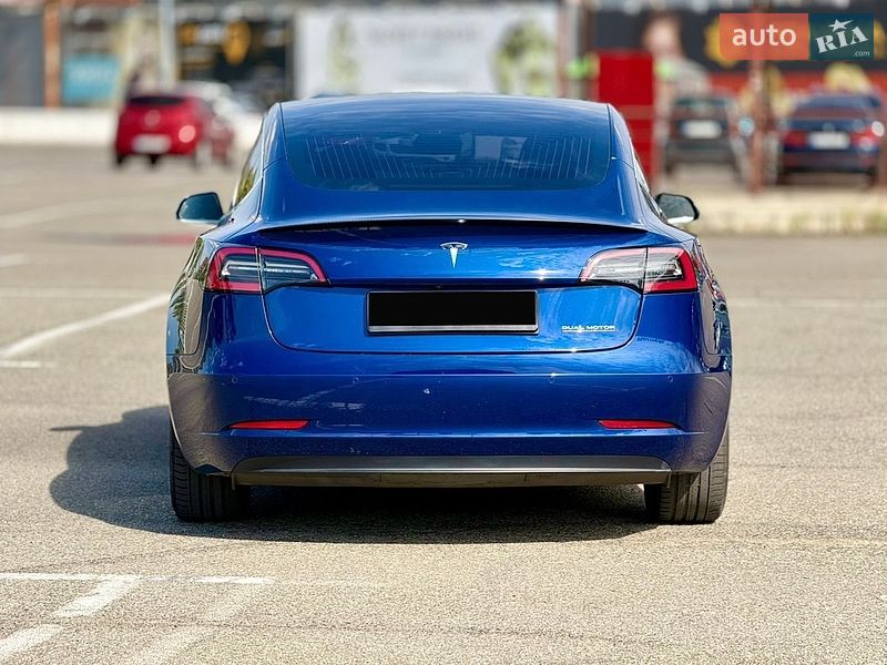 Седан Tesla Model 3 2019 в Киеве