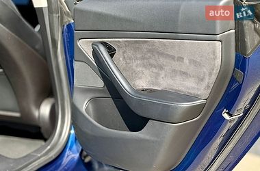 Седан Tesla Model 3 2019 в Киеве