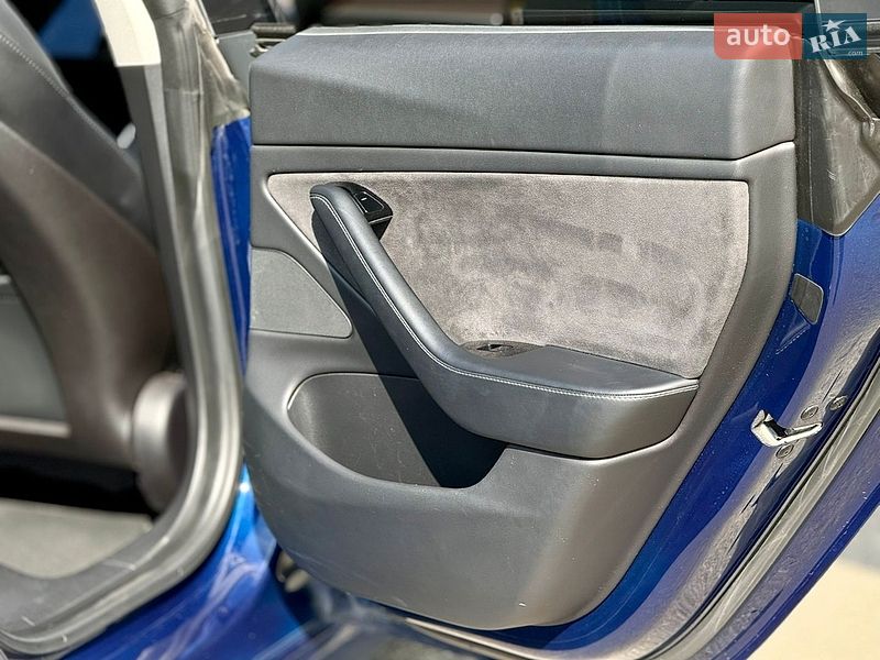 Седан Tesla Model 3 2019 в Киеве