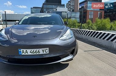Седан Tesla Model 3 2020 в Киеве