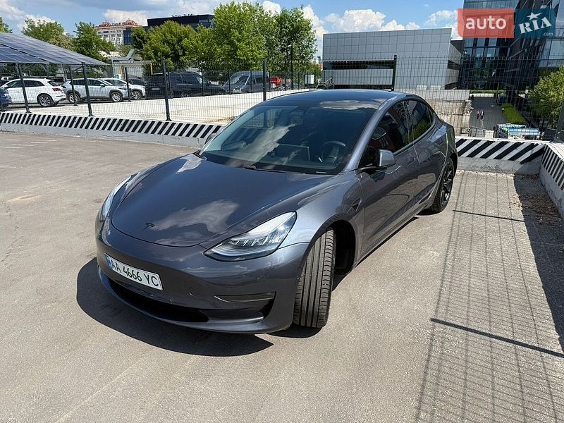 Седан Tesla Model 3 2020 в Киеве