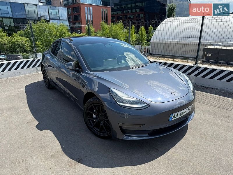 Седан Tesla Model 3 2020 в Киеве