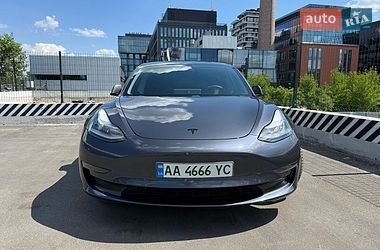 Седан Tesla Model 3 2020 в Киеве