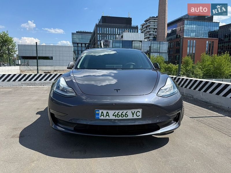 Седан Tesla Model 3 2020 в Киеве