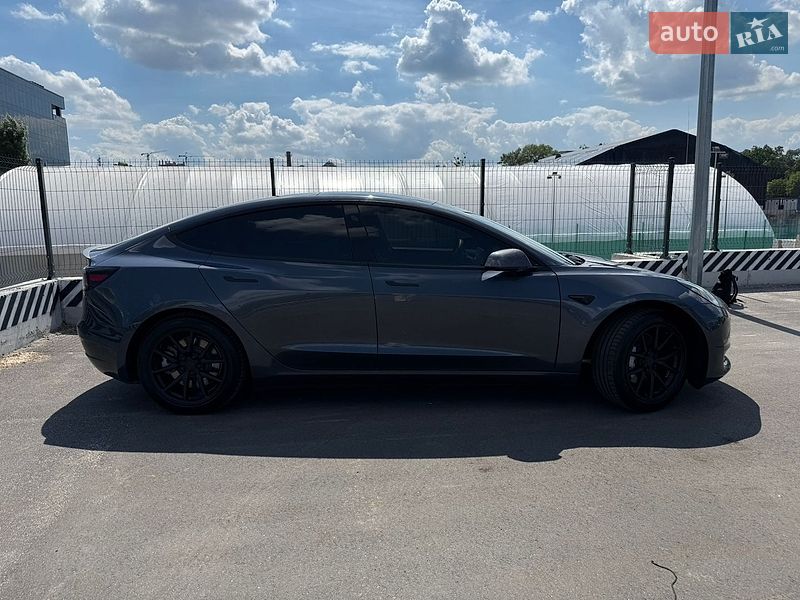 Седан Tesla Model 3 2020 в Киеве