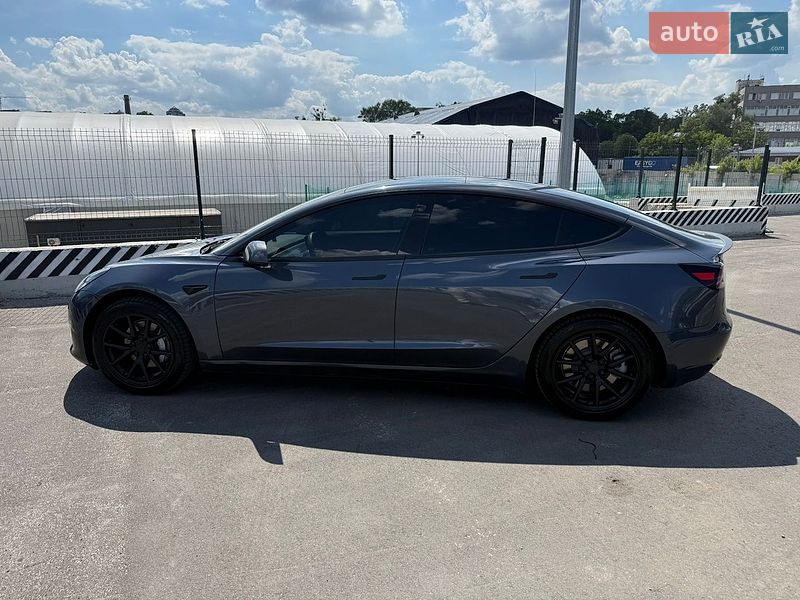 Седан Tesla Model 3 2020 в Киеве
