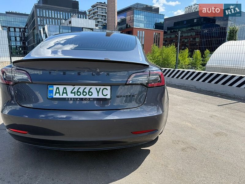 Седан Tesla Model 3 2020 в Киеве