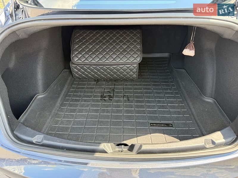 Седан Tesla Model 3 2020 в Киеве