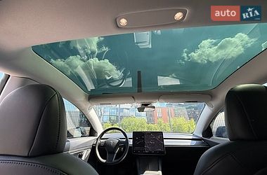 Седан Tesla Model 3 2020 в Киеве