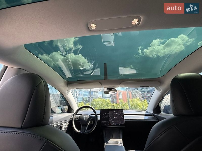 Седан Tesla Model 3 2020 в Киеве
