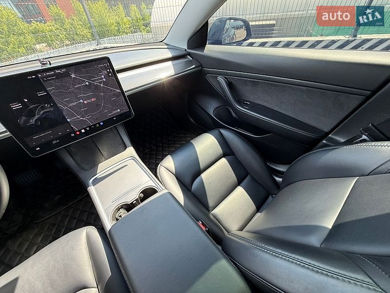 Седан Tesla Model 3 2020 в Киеве