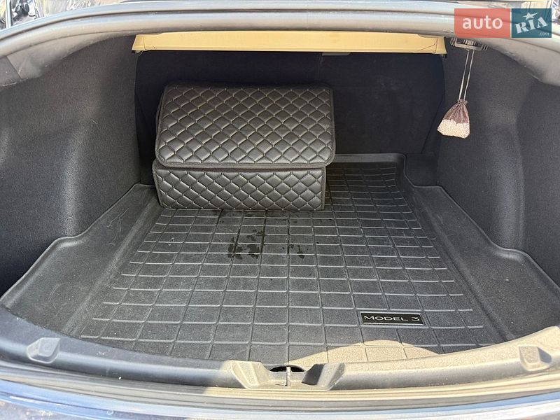 Седан Tesla Model 3 2020 в Киеве