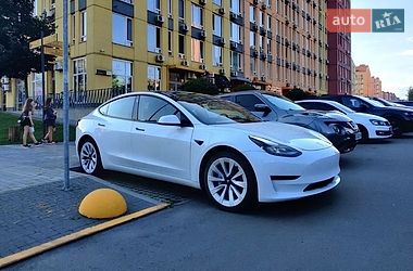 Седан Tesla Model 3 2022 в Киеве