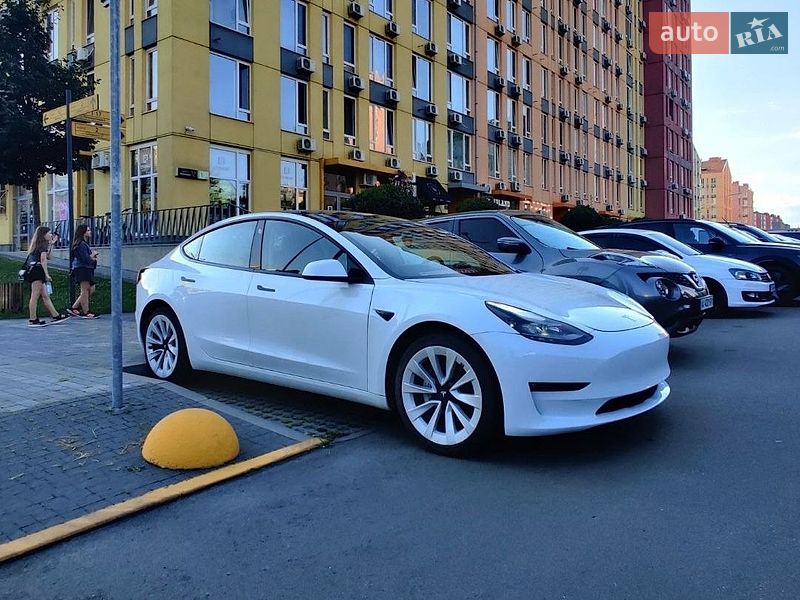 Седан Tesla Model 3 2022 в Києві