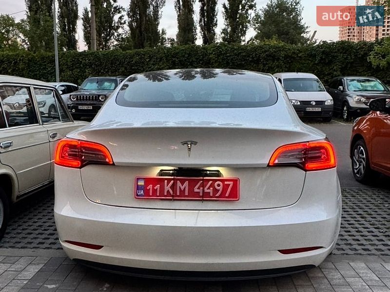 Седан Tesla Model 3 2022 в Києві
