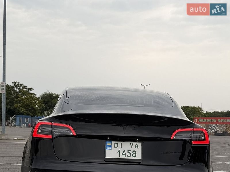 Седан Tesla Model 3 2019 в Дніпрі