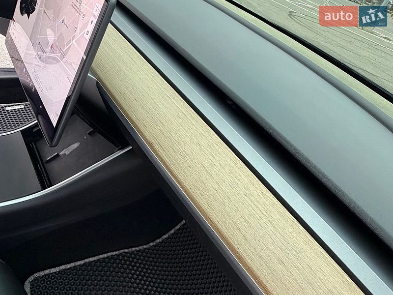 Седан Tesla Model 3 2019 в Дніпрі