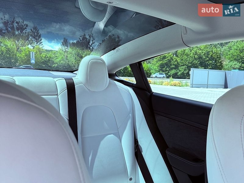 Седан Tesla Model 3 2022 в Львові