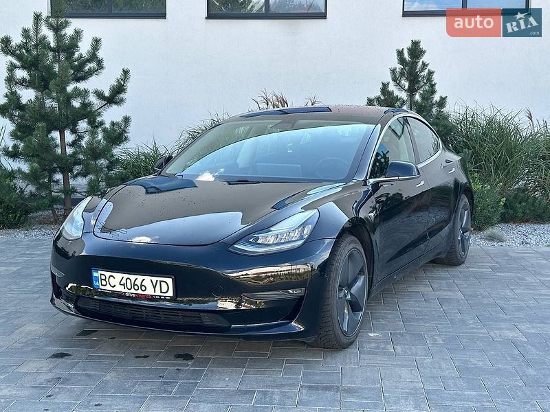 Седан Tesla Model 3 2019 в Луцьку