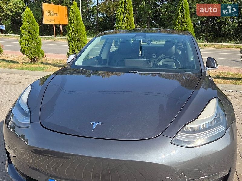 Седан Tesla Model 3 2018 в Тернополі