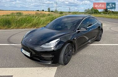 Седан Tesla Model 3 2020 в Львове