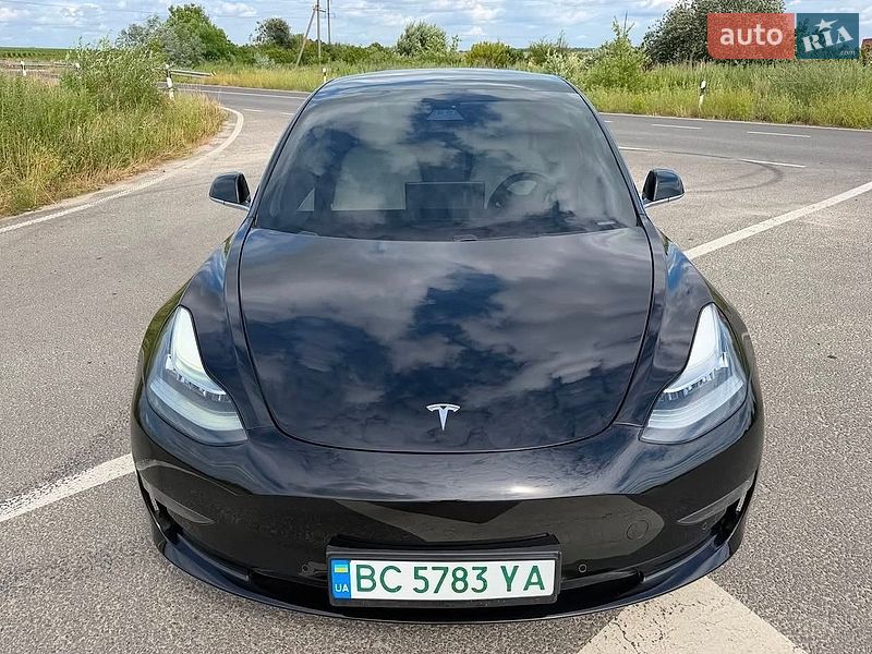 Седан Tesla Model 3 2020 в Львове
