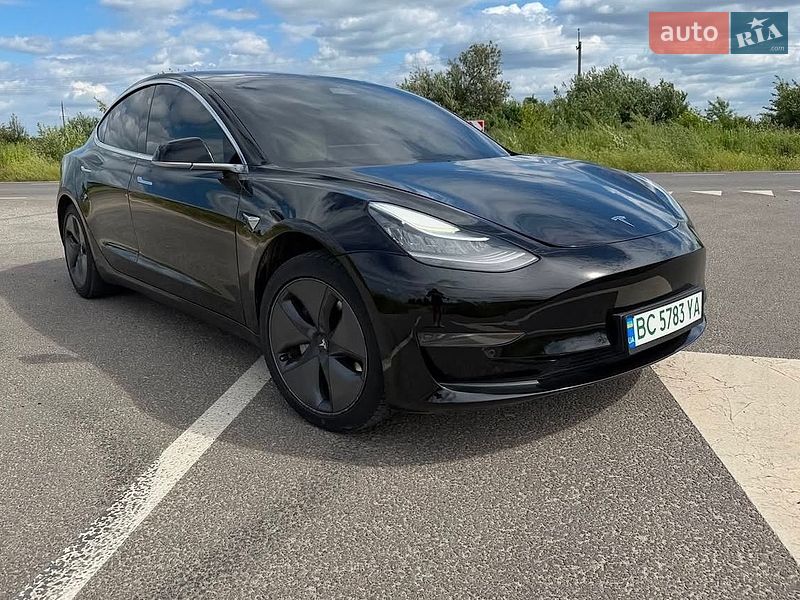 Седан Tesla Model 3 2020 в Львове