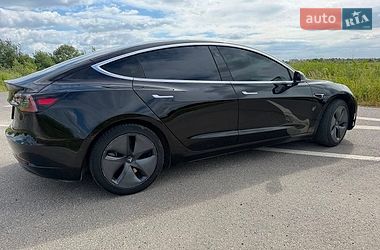 Седан Tesla Model 3 2020 в Львове