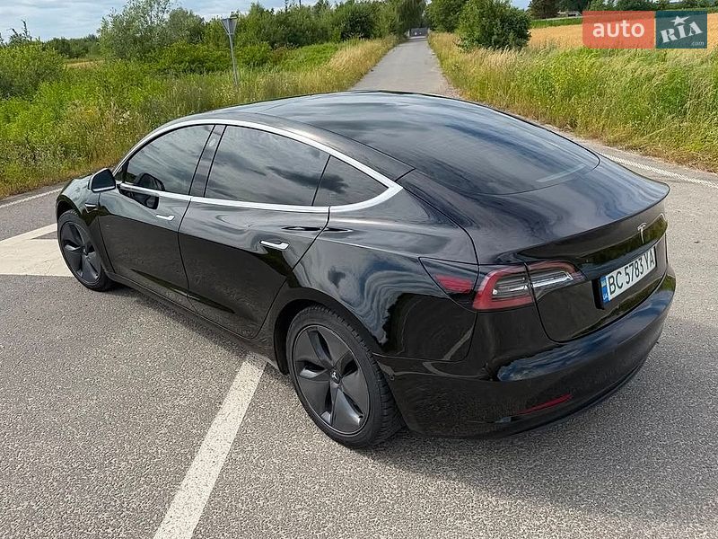 Седан Tesla Model 3 2020 в Львове